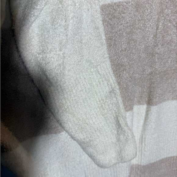 Barefoot Dreams  Tan and Cream Hooded Sweater size L/XL - Picture 10 of 11